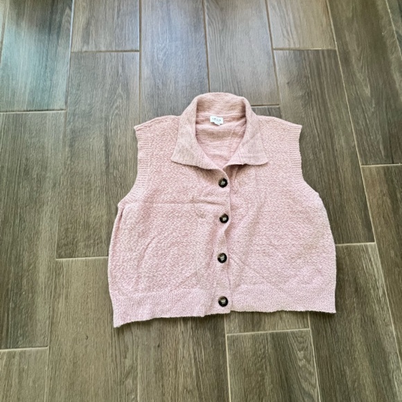 Vest - Picture 2 of 3